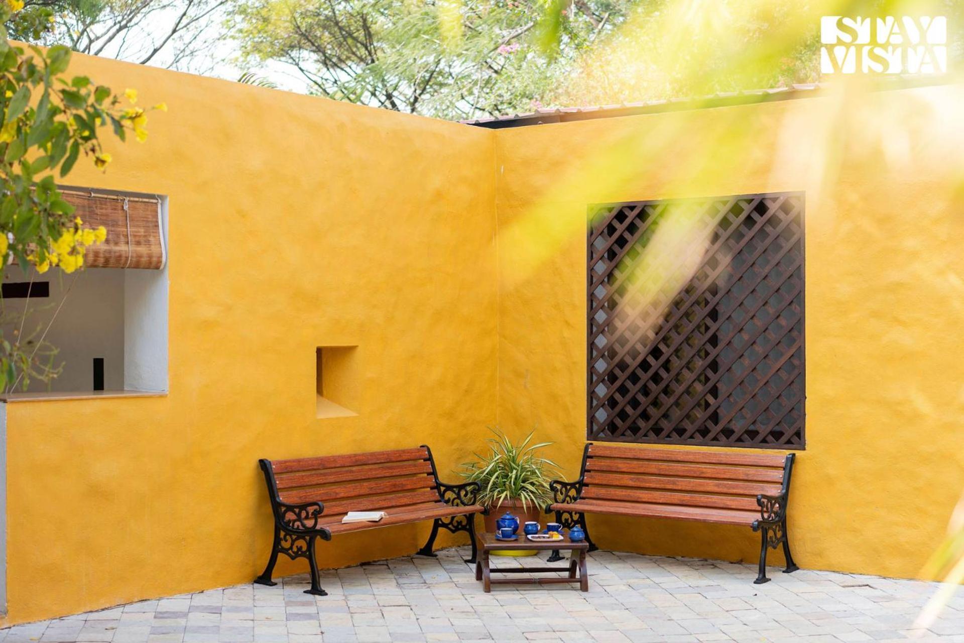 The Courtyard By Stayvista - Private Pool With Rustic Charm, Vibrant Courtyard, Spacious Verandah & Garden Alībāg Exterior foto